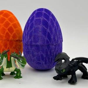 Dragon Egg Bath Bomb with Dragon Toy Inside image 1
