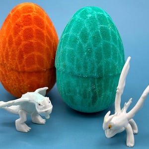 Dragon Egg Bath Bomb with Dragon Toy Inside image 6