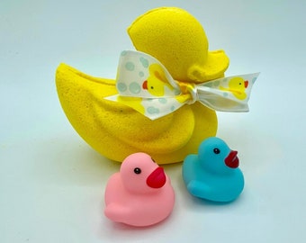 Gender Reveal Duck Bath Bomb with Gender Reveal Toy Duck Inside