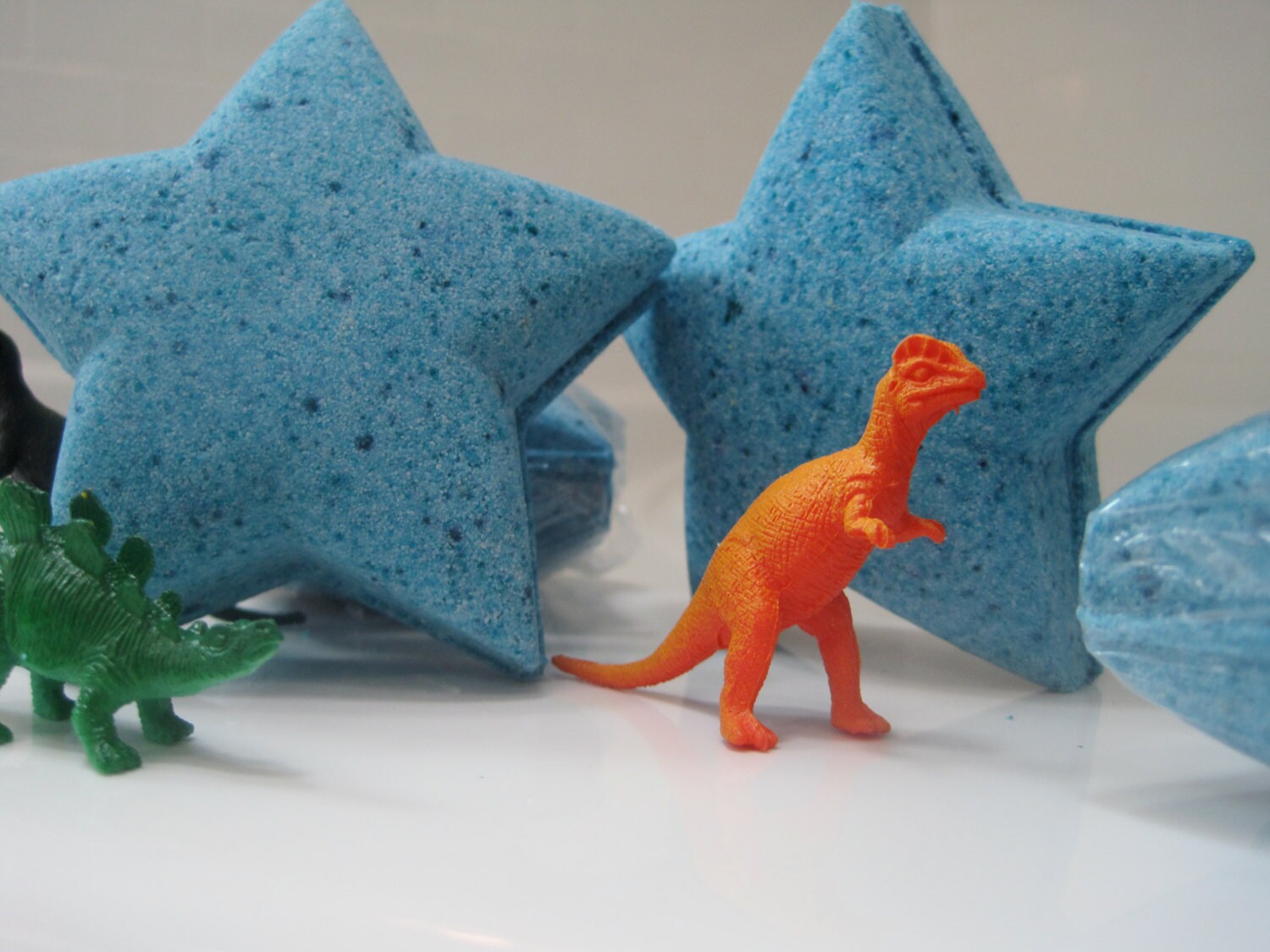 Dinosaur Bomb - Dark Blue Star Bath Bomb with Plastic Dinosaur Figure…