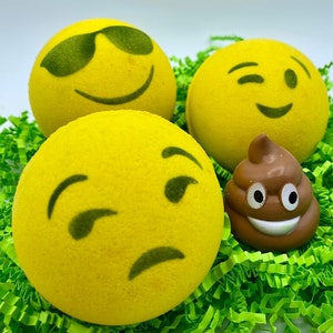 Emoji Bath Bomb with Toy Inside Yellow image 8