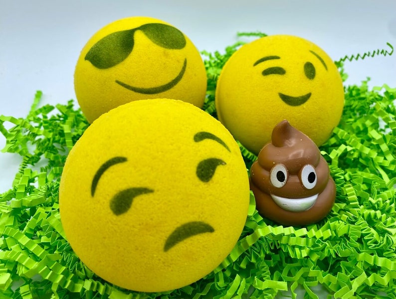 Emoji Bath Bomb with Toy Inside Yellow image 8