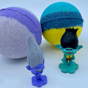 Troll Bath Bomb with Toy Inside image 4