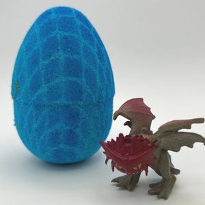 Dragon Egg Bath Bomb with Dragon Toy Inside image 3