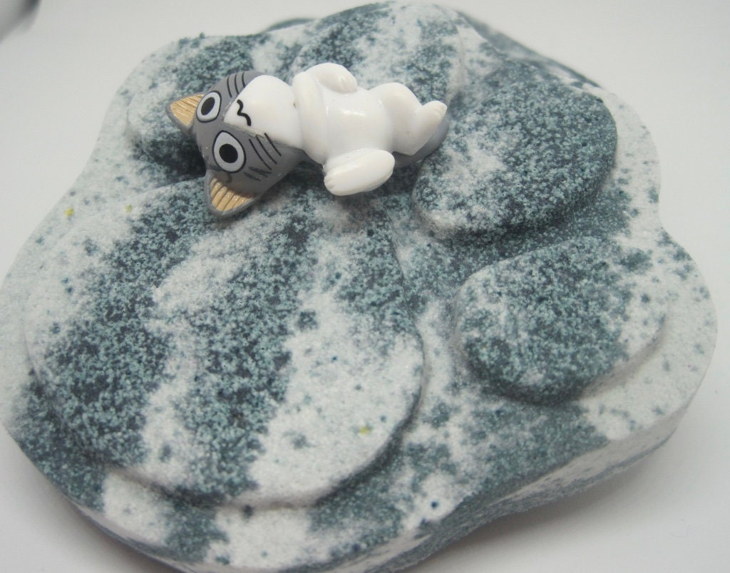 Cat Paw Print Bath Bomb with Toy Inside
