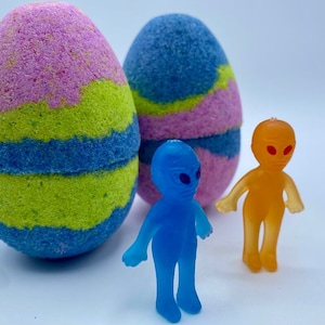 Alien Egg Bath Bomb with Toy Inside (Blue/Green)