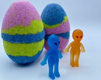 Alien Egg Bath Bomb with Toy Inside (Blue/Green)