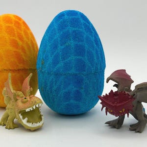 Dragon Egg Bath Bomb with Dragon Toy Inside image 4