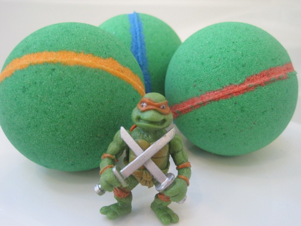 NINJA Turtle - Bath bombs with Toy Figure inside