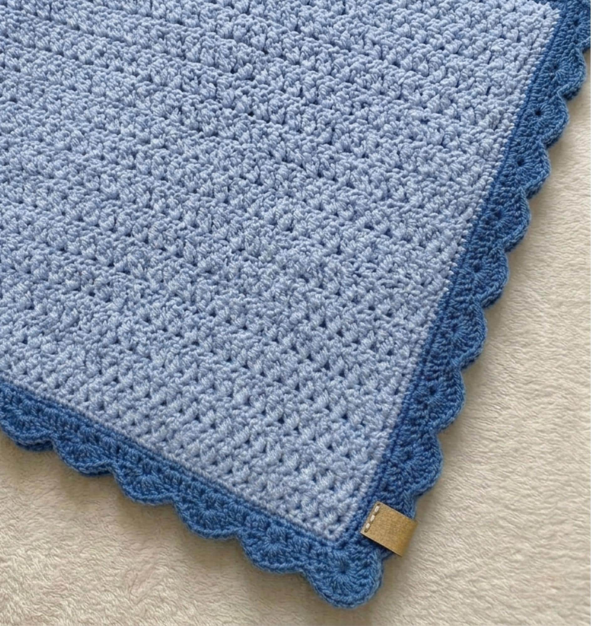 39 Crochet Borders with Lace, Scallops, Frames, and Table Runners 12 Crochet Pattern Moss Stitch Baby Blanket with Scalloped