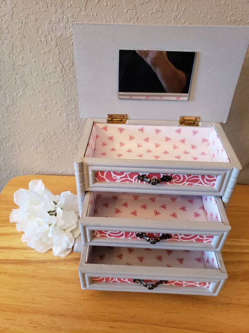 Upcycled vintage jewelry box decoupaged and painted with grey and pink colors