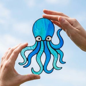 Patrón de vidriera de pulpo en formato SVG y PDF, plantilla para atrapasoles oceánico