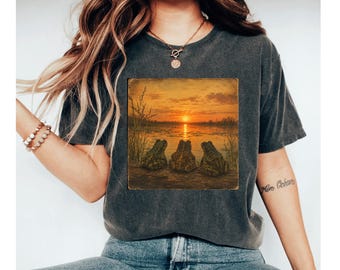 Frog Lover Shirt, Sunset Frog Tee, Cute Frog Shirt, Amphibian Lover Gift, Nature T Shirt, Frog Graphic Tee