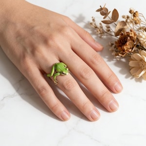 Justerbar grodkramring, söt emaljring med groda, djurring med statementmotiv, roliga natursmycken, bästa vänpresent, statement boho-ring