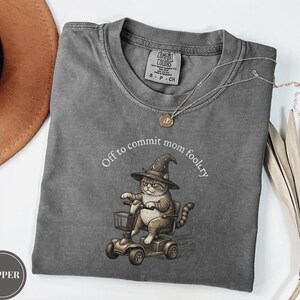 Shirt voor moeder gek, grappige kattenmoeder T-shirt, Witchy Cat Lady cadeau, comfortkleuren sarcastische moedershirt, kattenliefhebber T-shirt