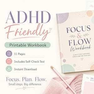 Può includere: Un quaderno di lavoro intitolato "FOCUS & FLOW Workbook" con il testo "ADHD Friendly Printable Workbook". La copertina è color crema con accenti pastello. Una matita rosa e una sciarpa rosa sono anche nell'immagine. Il quaderno include un autotest ed è un download immediato.