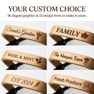 Pu&ograve; includere: Cesti con manico in legno con testo e grafica incisi. I testi includono "Sarah's Garden", "FAMILY", "BASIL & MINT", "THE HARPER FARM", "EST. 2024" e "Fresh Produce". L'immagine include anche il testo "YOUR CUSTOM CHOICE" e "18 elegant graphics & 13 unique fonts to make it yours."