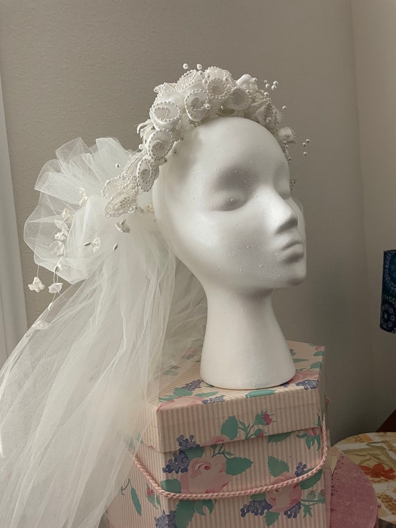 Bridal veil with beaded head piece - image 3