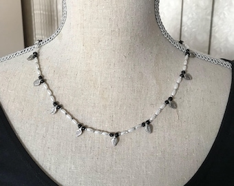 Vintage 60s faux pearl & silver leaf necklace, 22"