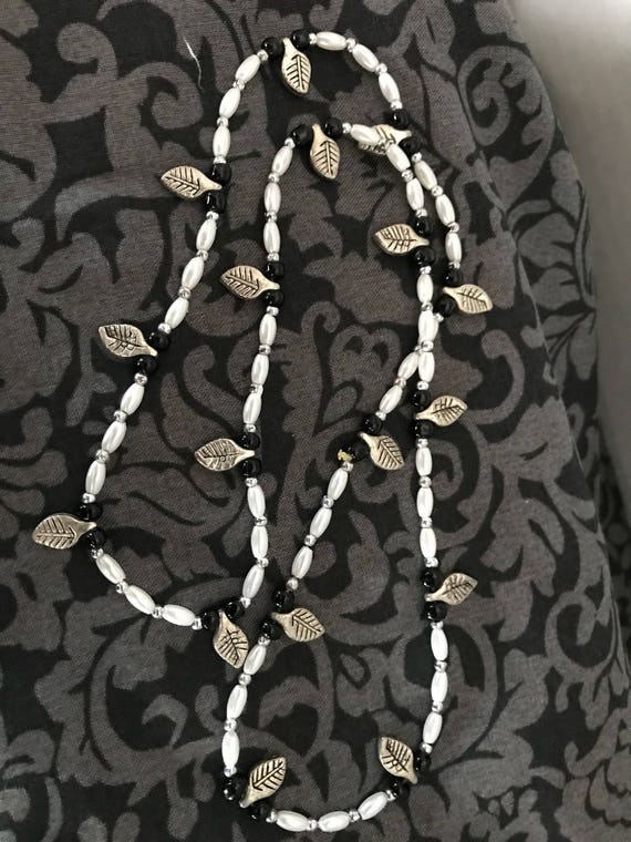 Vintage 60s faux pearl & silver leaf necklace, 22" - image 4
