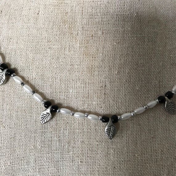 Vintage 60s faux pearl & silver leaf necklace, 22" - image 2