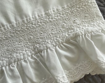 Vintage Perfection Queen Flat Sheet, ruffled edge