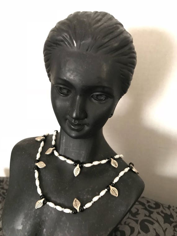 Vintage 60s faux pearl & silver leaf necklace, 22" - image 5