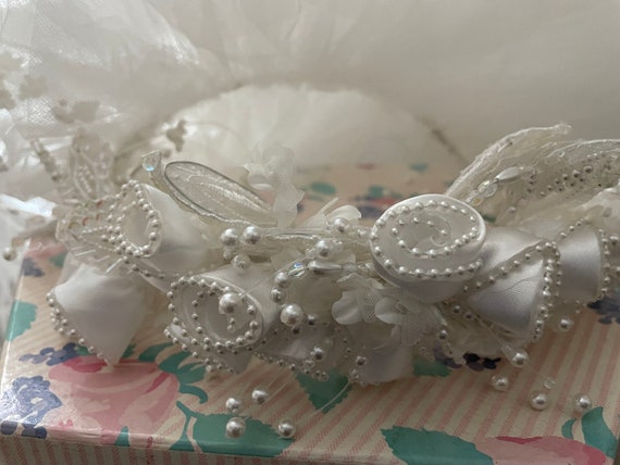 Bridal veil with beaded head piece - image 2