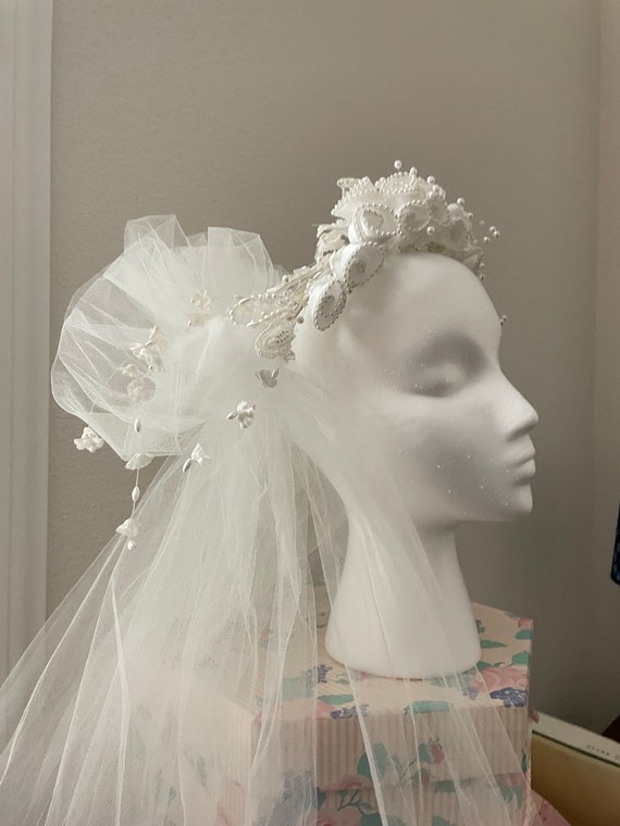 Bridal veil with beaded head piece - image 9