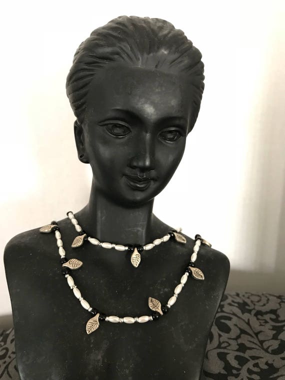 Vintage 60s faux pearl & silver leaf necklace, 22" - image 8