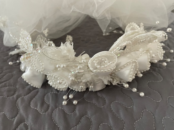 Bridal veil with beaded head piece - image 1