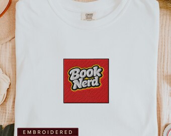 Boek Nerd geborduurd shirt comfortkleuren 1717, Booktok Reader Tee, gezellige boekenliefhebber sweater, Reader cadeau shirt