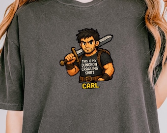 Dungeon Crawler Carl Shirt Pixel Carl Tee Retro Gamer Shirt Fantasy BookTok Tee RPG Reader Cadeau Comfort Kleuren