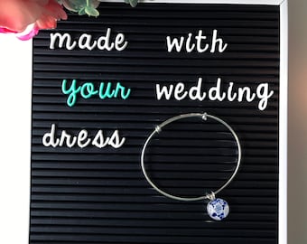 Armreif Stil Charm Armband | Sterling Silber | Hergestellt mit Ihrer Hochzeitsspitze | Kann so viele Anhänger hinzufügen, wie Sie benötigen