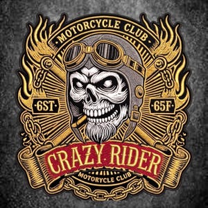 Op de afbeelding: Een zwart en goud geborduurde patch met een schedel die een vliegersbril en een helm draagt. Het ontwerp bevat vlammen, kettingen en de tekst MOTORCYCLE CLUB, 6ST, 65F en CRAZY RIDER. De schedel heeft een sigaar in de mond en een baard.