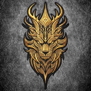 Peut inclure: Un écusson décoratif représentant une tête de lion stylisée et symétrique avec des bois ou des cornes proéminents. Le motif est réalisé en fil doré métallique sur un fond noir uni, mettant en valeur des lignes nettes et géométriques.