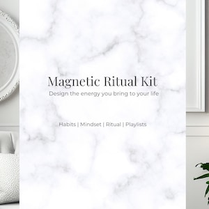 Puede incluir: Un póster blanco con un patrón de mármol con el texto "Magnetic Ritual Kit". El póster también incluye el texto "Design the energy you bring to your life" y las palabras "Habits | Mindset | Ritual | Playlists."