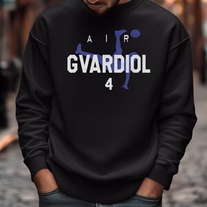 Air Gvardiol #4 Animated Style Soccer Graphic Tee, 2026 World USA Tournament Inspired, Croatia Star Player Football Gift Unisex T-Shirt Bild 8
