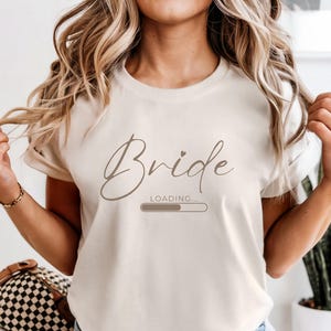 Chemise mariée | T-shirt de mariée minimaliste, tenue de célibataire, cadeau de shower de bébé, chemise de mariage matin, t-shirt de la mariée