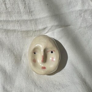 Mini keramisk ansiktsskulptur, handgjort stengodshuvud, Wabi Sabi-dekor, naivt konstföremål