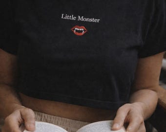 Romantasyシャツ、BookTokシャツ – クロップトップ ブラック – リトルモンスター – ダークロマンスシャツ、Ruthless Boys Inspired
