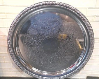 Bandeja redonda vintage IRVINWARE de 30 cm (12 pulgadas) de plata grabada - Hecha en EE. UU.
