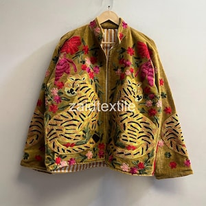 Handgemaakt fluwelen jasje met geborduurde tijgerbloemen – Boho vintage statement jas