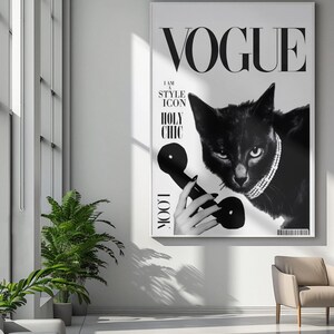 Puede incluir: Una taza de cer&aacute;mica blanca con un asa negra y el texto "But First, Coffee" en negro, con una fuente de estilo manuscrito. La taza est&aacute; sobre una superficie blanca.