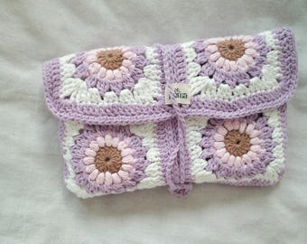 Crocheted book cover with floral pattern – book bag – handmade book sleeve – gift for book lovers