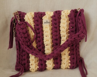 Crocheted boho bag made from t-shirt yarn | Shoulder bag with fringe | Handmade bag | Statement accessory