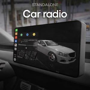 Könnte beinhalten: Autoradio mit großem Touchscreen-Display, das ein Auto und eine Musikoberfläche zeigt. Der Bildschirm zeigt den Text "Car radio" und "Standalone". Das Radio ist im Armaturenbrett eines Autos montiert.
