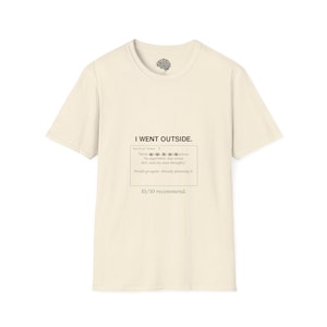 Camiseta con estampado de texto "Salí afuera" / Humor para introvertidos, diseño minimalista.