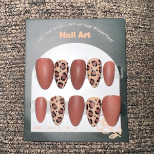 Unghie finte leopardate fatte a mano