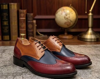 Handmade men leather wingtip Oxford brogue shoes.